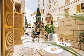 Andromeda's Charm by Sea N' Rent