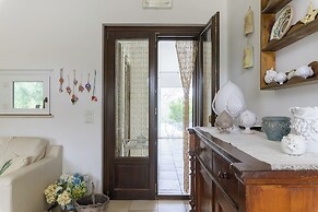 Trullo delle Acacie with pool