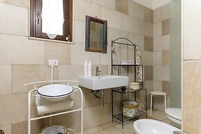 Trullo delle Acacie with pool