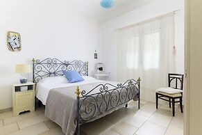 Trullo delle Acacie with pool