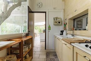 Trullo delle Acacie with pool