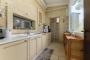 Trullo delle Acacie with pool