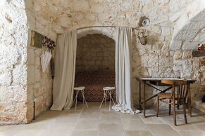 Trullo delle Acacie with pool