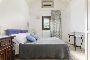 Trullo delle Acacie with pool