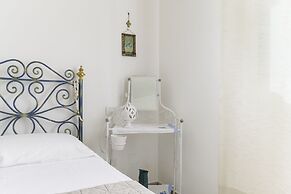 Trullo delle Acacie with pool