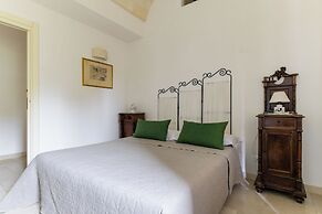 Trullo delle Acacie with pool