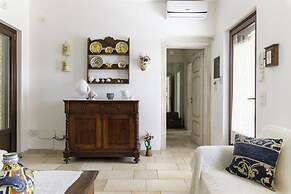 Trullo delle Acacie with pool