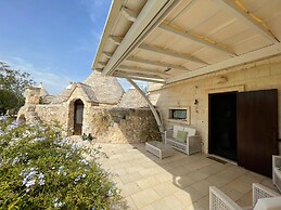 Trullo delle Acacie with pool