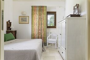 Trullo delle Acacie with pool