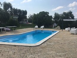 Trullo delle Acacie with pool