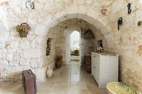 Trullo delle Acacie with pool