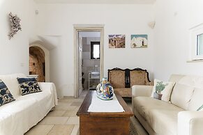 Trullo delle Acacie with pool