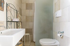 Trullo delle Acacie with pool