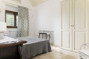 Trullo delle Acacie with pool