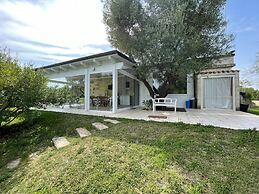 Trullo delle Acacie with pool