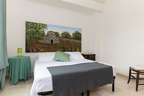 Trullo delle Acacie with pool