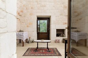 Trullo delle Acacie with pool