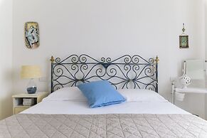 Trullo delle Acacie with pool