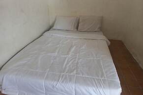 SPOT ON 93917 Homestay Adreena Syariah