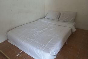 SPOT ON 93917 Homestay Adreena Syariah