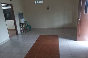 SPOT ON 93917 Homestay Adreena Syariah