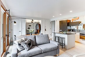 Chic Bend Condo w/ Fireplace & Forest Views!