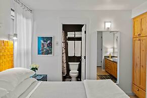 Chic Bend Condo w/ Fireplace & Forest Views!