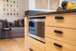 Chic Bend Condo w/ Fireplace & Forest Views!