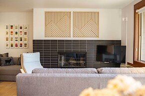 Chic Bend Condo w/ Fireplace & Forest Views!