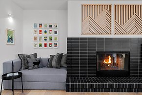 Chic Bend Condo w/ Fireplace & Forest Views!