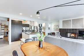 Chic Bend Condo w/ Fireplace & Forest Views!