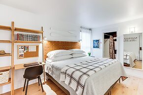 Chic Bend Condo w/ Fireplace & Forest Views!