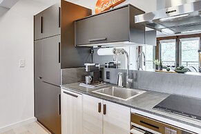 Chic Bend Condo w/ Fireplace & Forest Views!