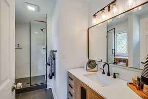 Chic Family-friendly Home in Riverside: 7 Mi to KC