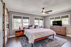 Chic Family-friendly Home in Riverside: 7 Mi to KC