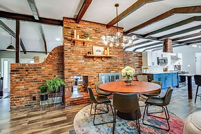 Chic Family-friendly Home in Riverside: 7 Mi to KC