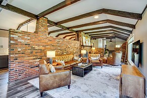 Chic Family-friendly Home in Riverside: 7 Mi to KC