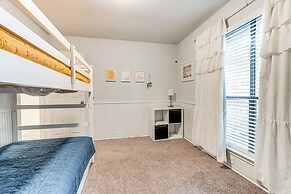 Modern Cedar Park Home: 20 Mi to Downtown Austin!