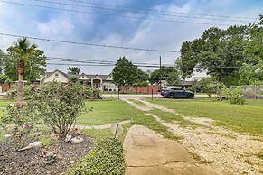 Peaceful Home w/ Yard: 13 Mi to Downtown Houston!