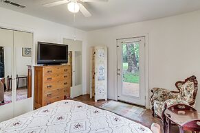 Peaceful Home w/ Yard: 13 Mi to Downtown Houston!