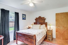 Peaceful Home w/ Yard: 13 Mi to Downtown Houston!