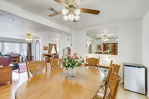 Peaceful Home w/ Yard: 13 Mi to Downtown Houston!