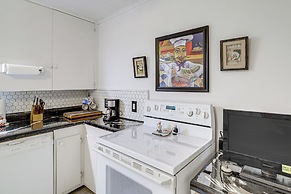 Peaceful Home w/ Yard: 13 Mi to Downtown Houston!