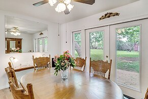 Peaceful Home w/ Yard: 13 Mi to Downtown Houston!