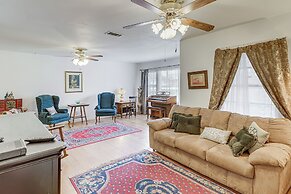 Peaceful Home w/ Yard: 13 Mi to Downtown Houston!