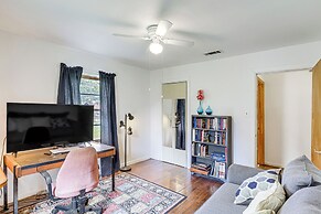Peaceful Home w/ Yard: 13 Mi to Downtown Houston!