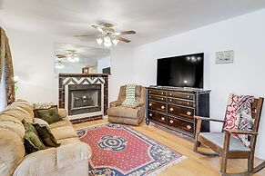 Peaceful Home w/ Yard: 13 Mi to Downtown Houston!