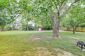 Peaceful Home w/ Yard: 13 Mi to Downtown Houston!