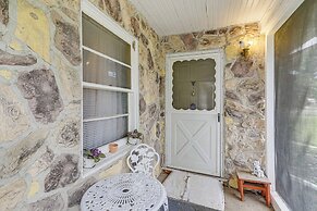 Peaceful Home w/ Yard: 13 Mi to Downtown Houston!