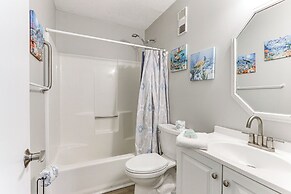 Hilton Head Condo: Screened Balcony, Walk to Beach